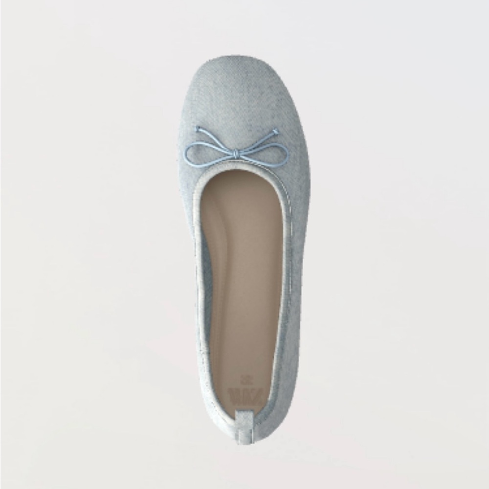 Zara NWT little girl size 12 denim blue ballet flats with bow detail.